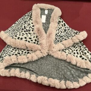 Northern Angel Elegant Faux Fur Trim Leopard Cape One Size NWT